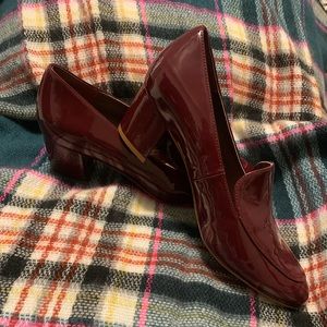 NWOT Women’s Burgundy Patent Heeled Loafers 👞 Size 9.5